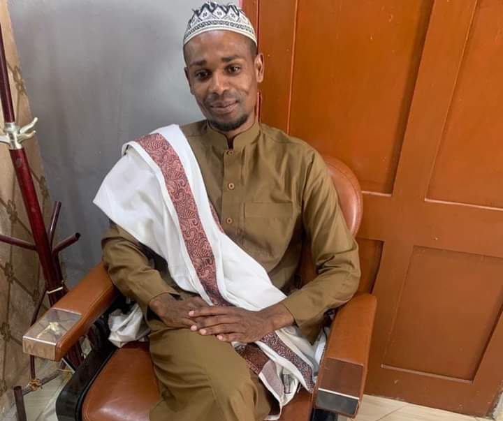 Tutapinga dhulma uonevu na manyanyaso bila kuangalia dini ya mtu. Kila mmoja mpenda haki anatakiwa kumpinga #mwaipopo na huu ujinga wake na silaha yake ya udini. Mimi <a href="/JumaAbdukarim/">Abdulkarim  Juma</a>  kama muislam safi napinga huu ujinga wa mwaipopo na notasimama kukemea dhulma daima