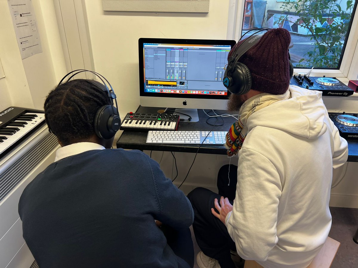HaringeyLP's tweet photo. Another fantastic session from the #BeatsWithoutBorders team. The music our students are producing in these workshops is brilliant! #ThisIsAP https://t.co/8bGP6dmHlc