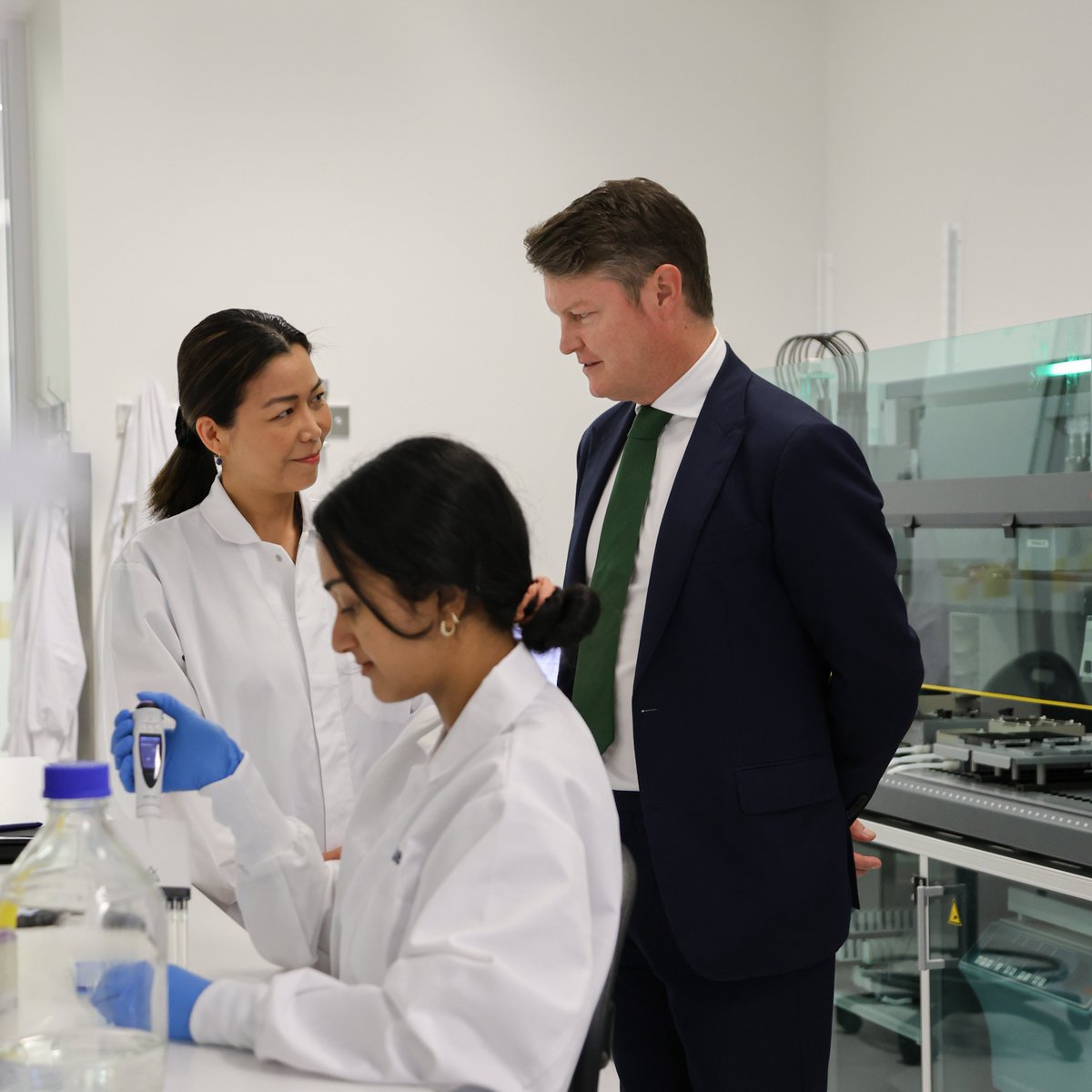 Hudson Institute of Medical Research (@hudson_research) on Twitter photo We recently welcomed Deputy Premier & Minister for Medical Research, The Hon <a href="/BenCarrollMP/">Ben Carroll</a> to Hudson Institute! 🙌
Minister Carroll went behind the scenes with some of our researchers, including our CEO & Director Prof Elizabeth Hartland, to learn more about our research.🔬 We recently welcomed Deputy Premier & Minister for Medical Research, The Hon <a href="/BenCarrollMP/">Ben Carroll</a> to Hudson Institute! 🙌
Minister Carroll went behind the scenes with some of our researchers, including our CEO & Director Prof Elizabeth Hartland, to learn more about our research.🔬