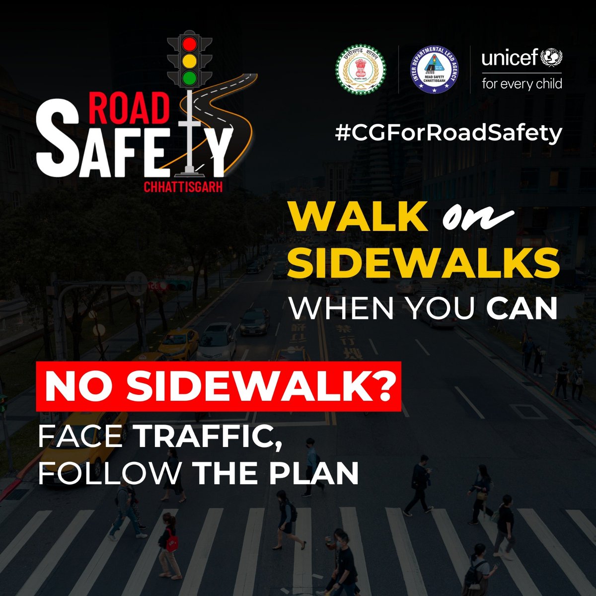 🚶🏻‍♀️🚶Friendly reminder to all pedestrians! Sidewalks are your best path! 👍🏻 Let's walk safely, be aware of traffic, and make our streets a shared & organized space for everyone. #CGForRoadSafety @UNICEFIndia @RoadSafetyCG