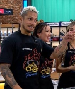 ruggeismyking's tweet photo. a la primera que veo que le gire hate a nico, le tiro un cocacho  #ElGranChefFamosos https://t.co/Nqmu7t2OZV