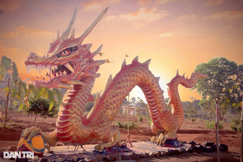 YanNewsVN's tweet photo. Linh vật rồng đón năm mới Giáp Thìn tại Đắk Nông.
Linh vật này được cán bộ, chiến sĩ Tiểu đoàn 301, Trung đoàn 994, Bộ Chỉ huy Quân sự tỉnh Đắk Nông thực hiện trong gần 2 tháng.
-------------- 🇻🇳🇻🇳🇻🇳🇻🇳🇻🇳-------------
 #News #Entertainment #Vietnam https://t.co/D0joXPS2je