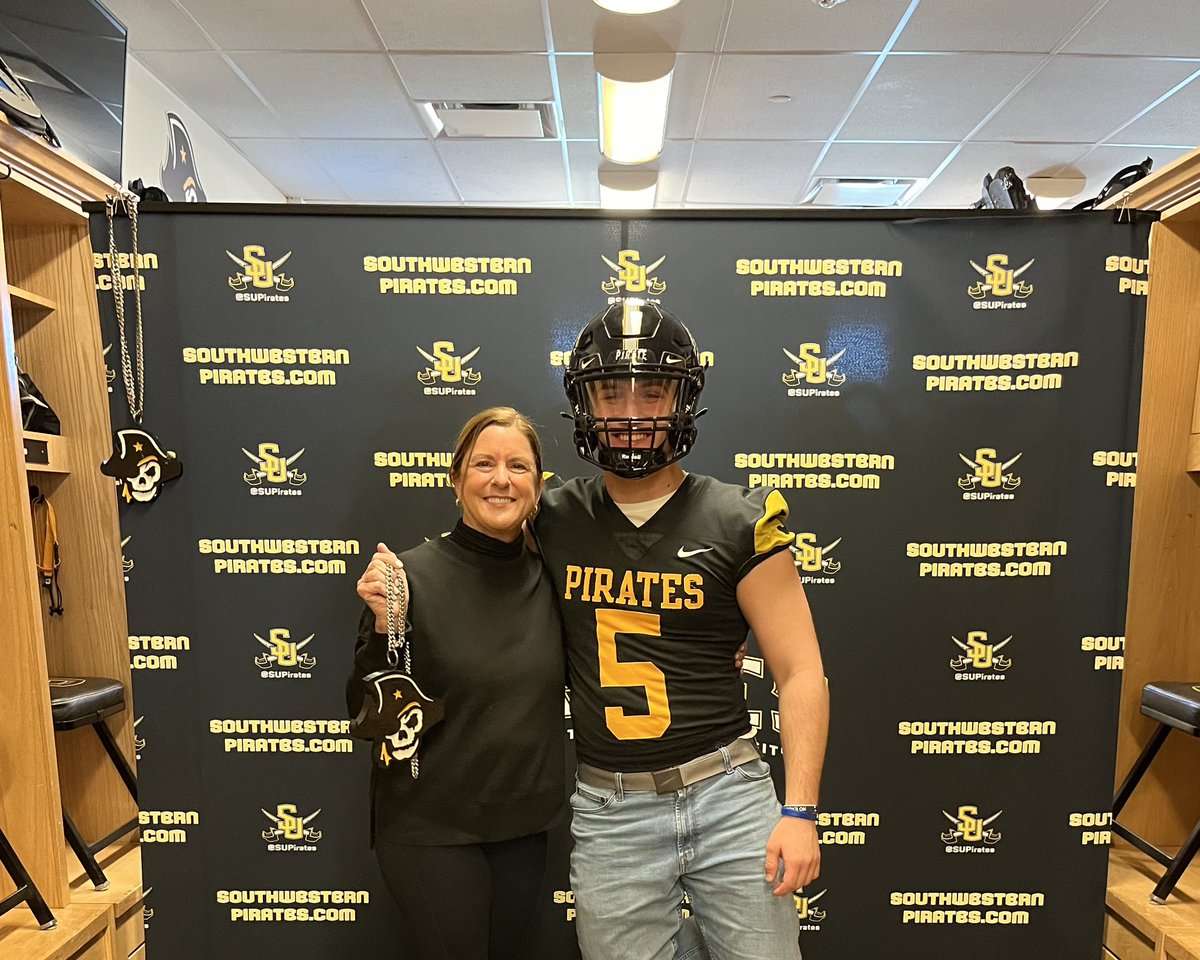 Great day at Southwestern today! Thanks @50plusPirate @CoachJoeAustin @CoachBishopSU2 @coach_kriesel for having me and my mom out there @JPIIHS_Football @_EliteProspects