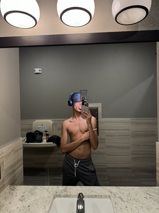 Watch OnlyVani 🪩's leaked NSFW photo on TwXstars