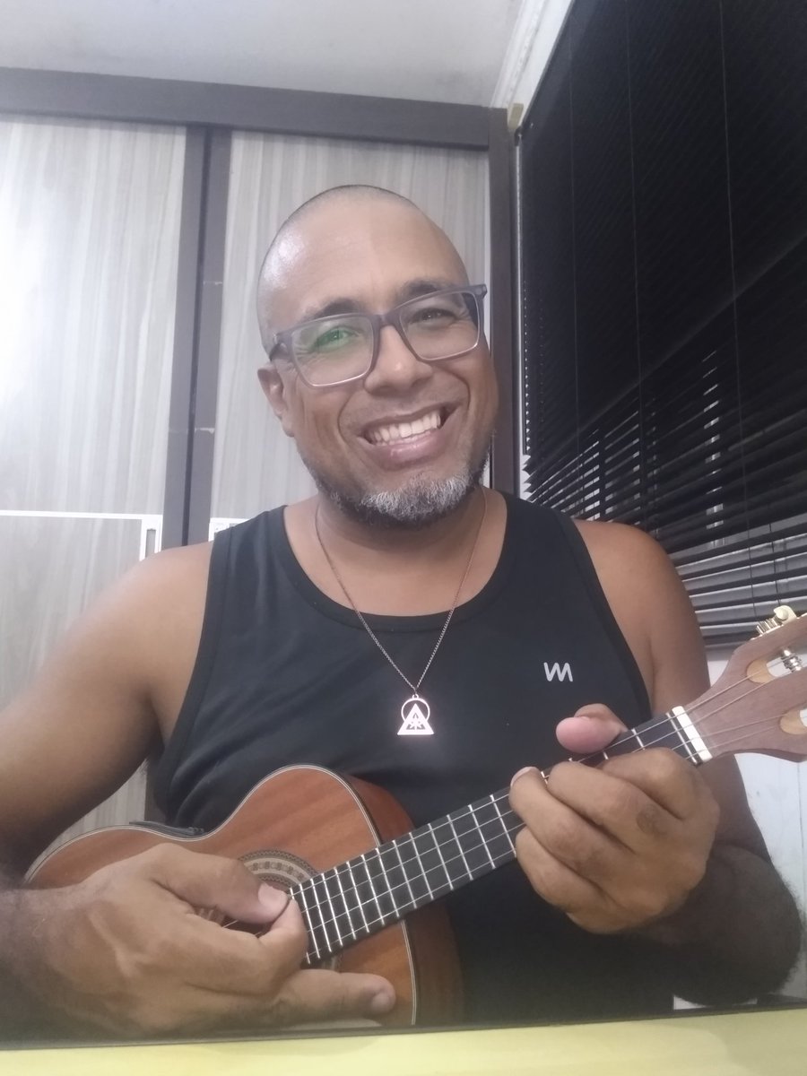 Juan_escritor77's tweet photo. Sei que estão acostumados a ver o Músico, mas quero apresentar o Escritor, bem como minha primeira Obra: "Gemini - O Signo da Liberdade".
 #LeiPauloGustavo
Por favor acolham o #Escritor como acolheram o #Músico
#geminiosignodaliberdade #novosautores #escritacriativa https://t.co/UuXWyHdRUS