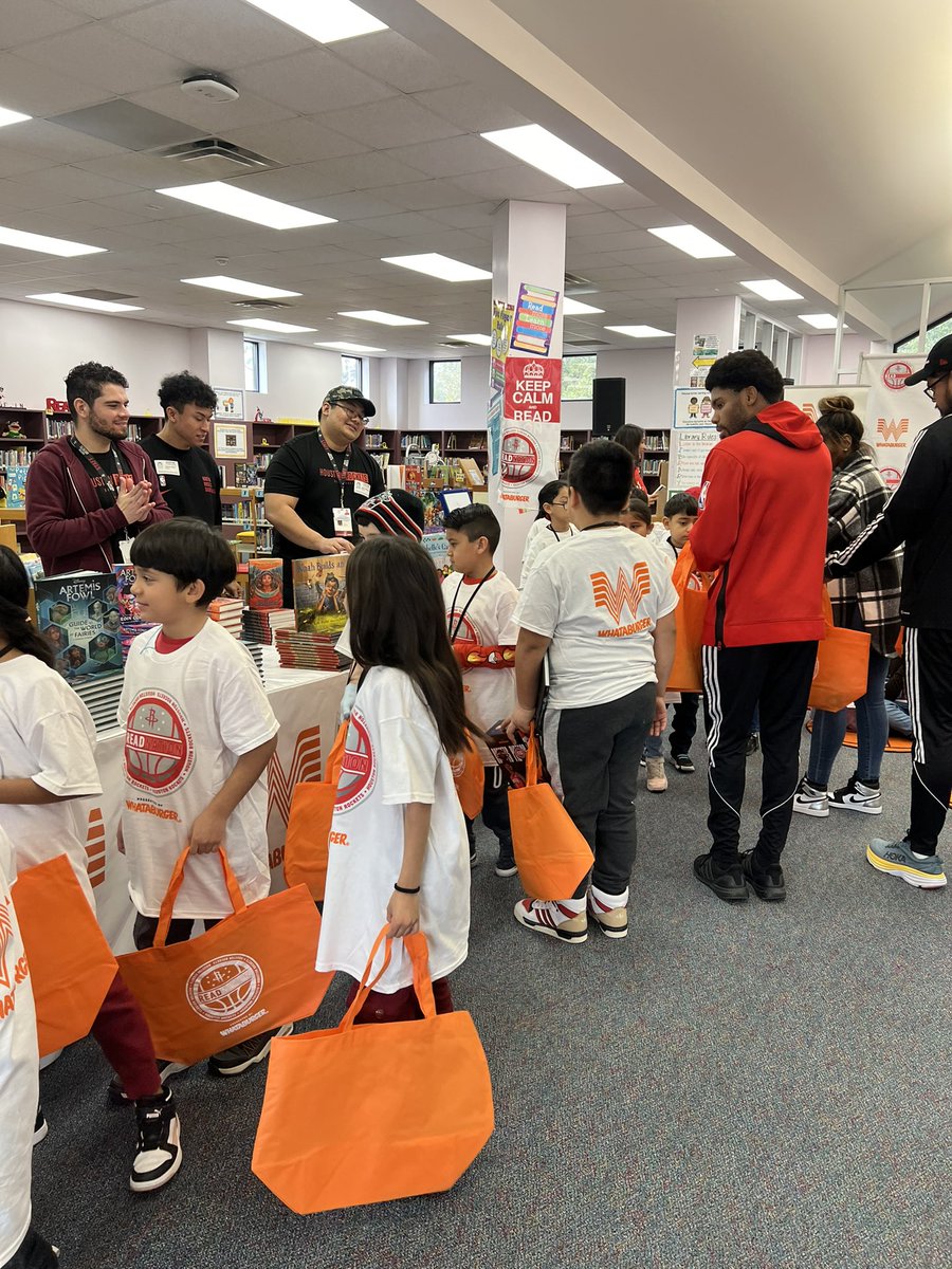 Prizes & Games & Free Books, Oh my!!! Our Thompson Tigers had so much fun today thanks to @HoustonRockets @Whataburger Library Takeover!!! #ThompsonSparkles #ReadersROAR #MyAldine @AldineISD  @Thompson_Aldine @aldinelibraries