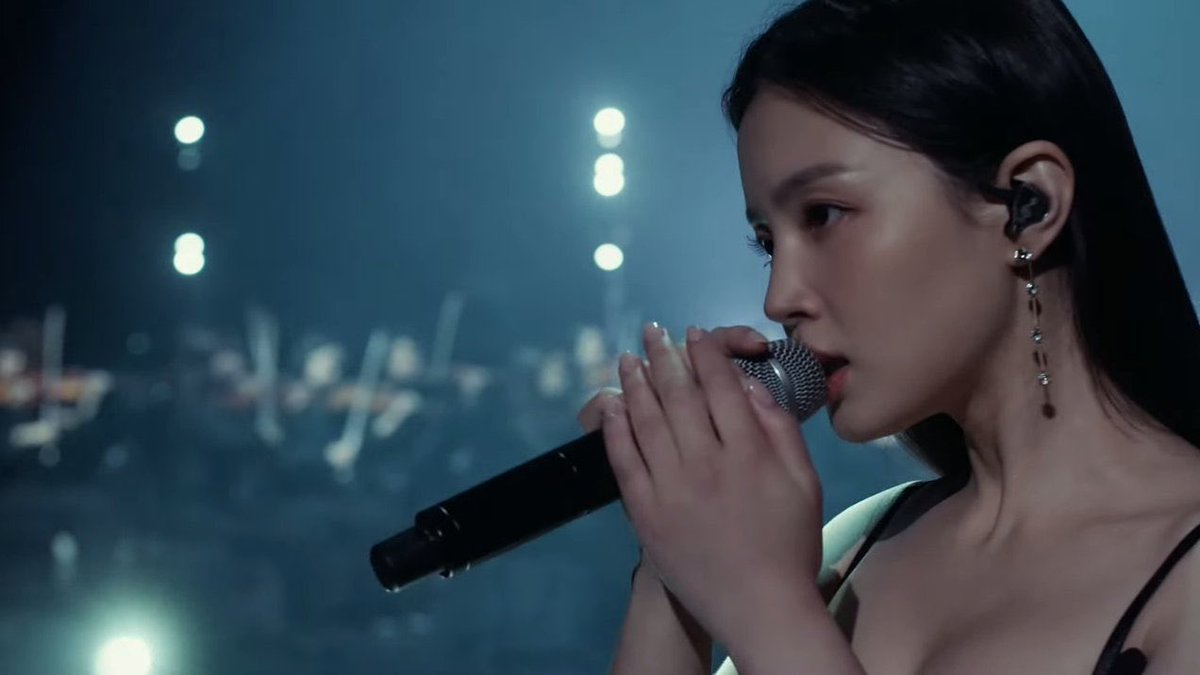 khbrose's tweet photo. "leehi the song hyekyo of the music industry" CORRECT https://t.co/VQBpzo3sIT