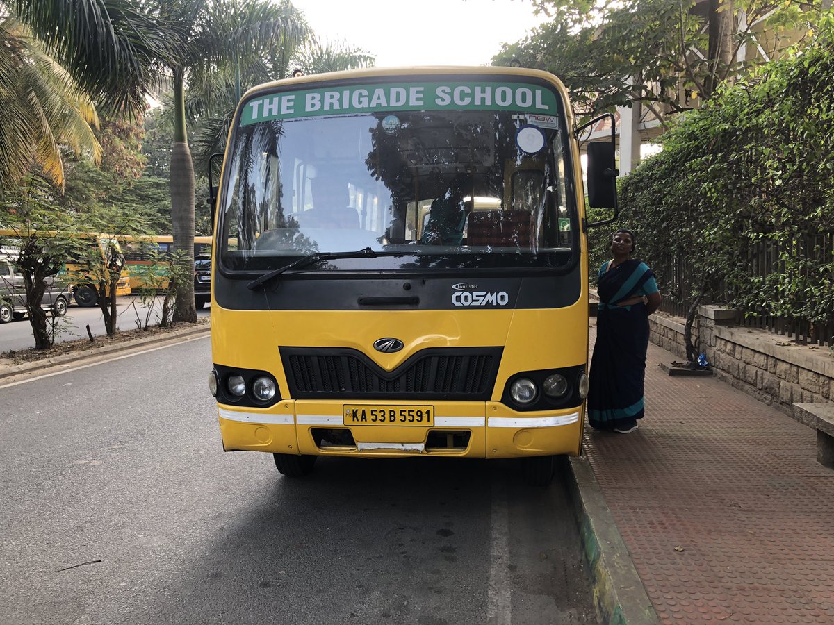amitb_77in's tweet photo. @blrcitytraffic parking by school buses in front of brigade school causing traffic jam https://t.co/9FVOdkrGbz