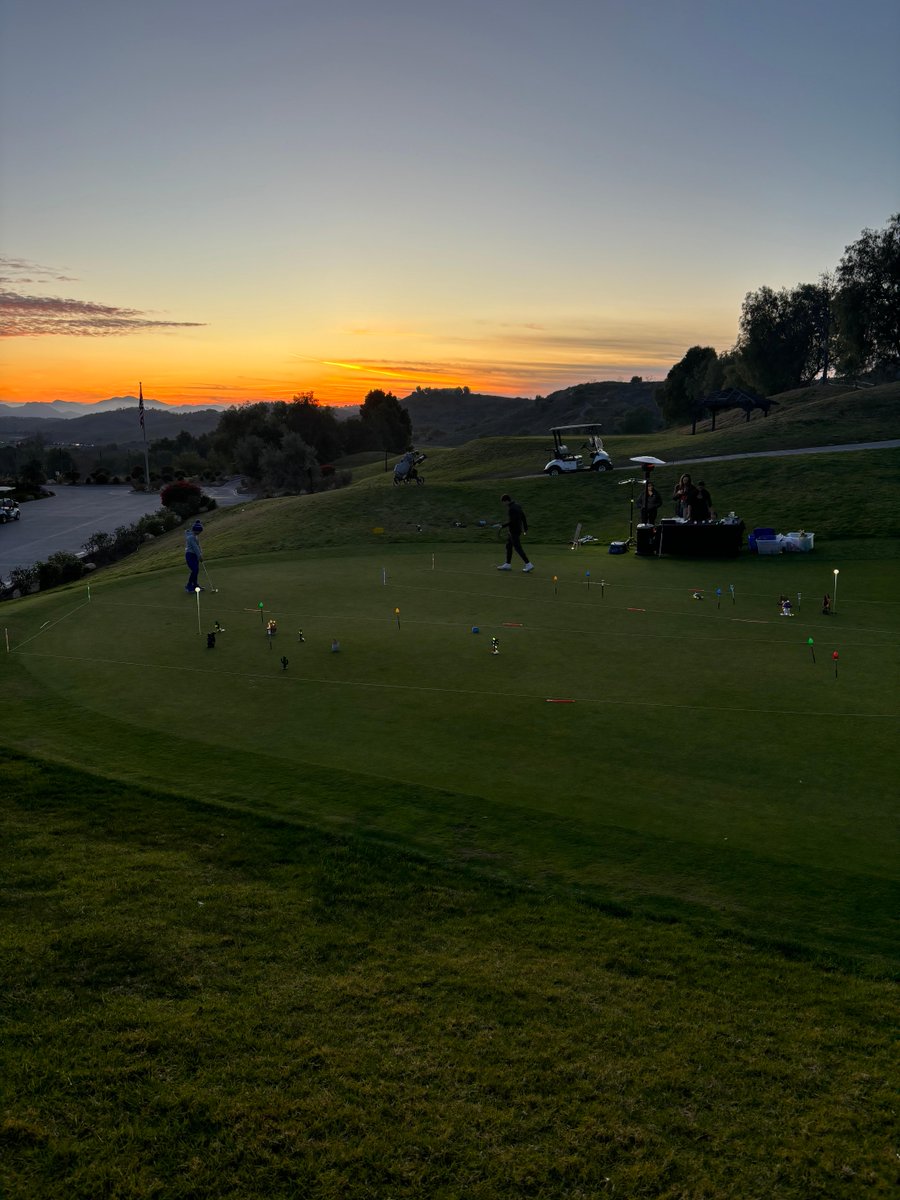 TierraRejadaGC's tweet photo. A sunset view during out Glow Putts and Pints event on Tuesday. What a cool sight to see!

#sunset #puttingreen #puttingcontest https://t.co/tQ2VO7AN6x