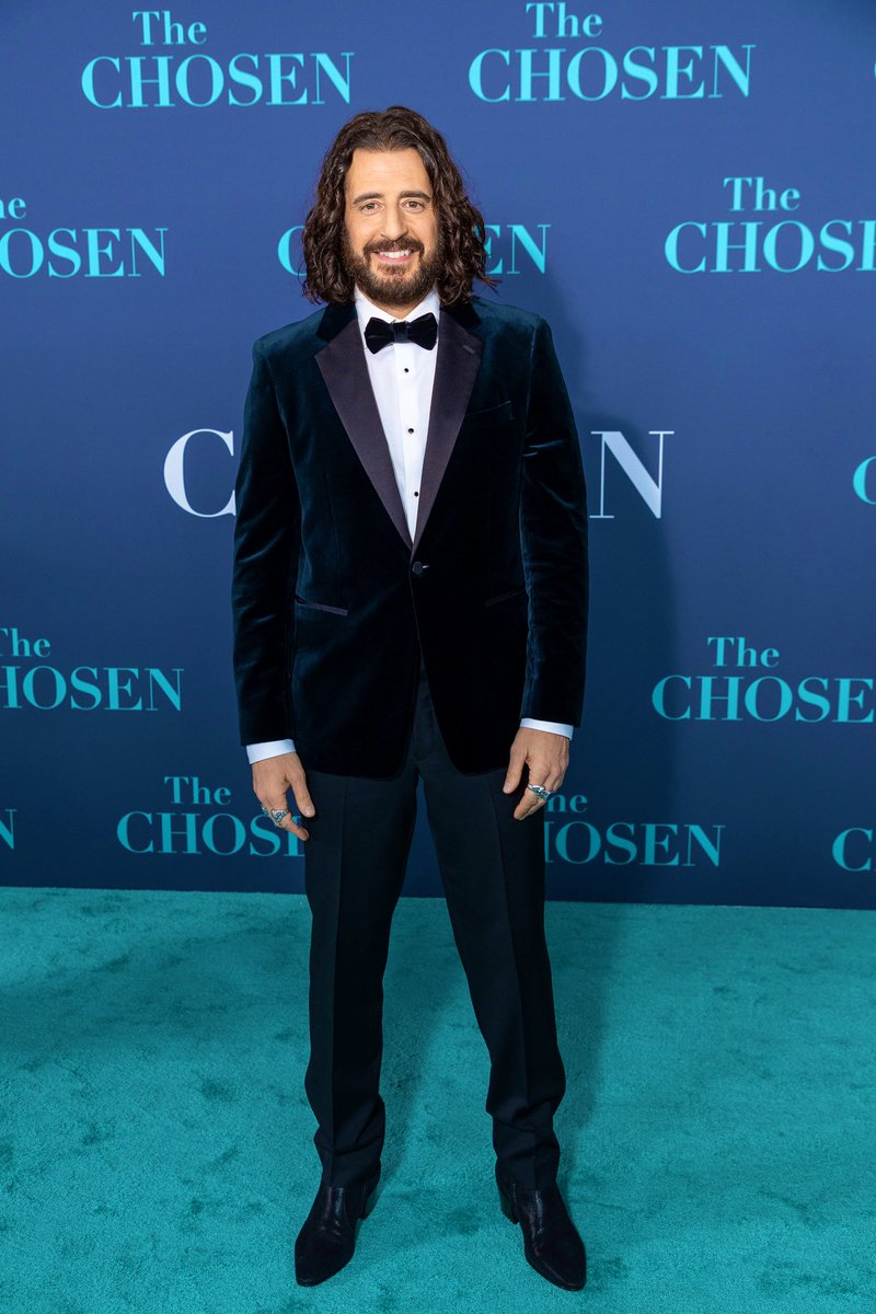 JonathanRoumie's tweet photo. Epic Season 4 Premiere of @thechosentv last night. 
I’m telling y’all…stock up on Kleenex NOW. Such a beautiful family to be on this journey with! 🙏🏽♥️💪🏽💥
Season 4 hits Theaters FEB. 1st!! 
Tix on sale now:
https://t.co/UGPjJMIZqQ https://t.co/asf7PqRYvg