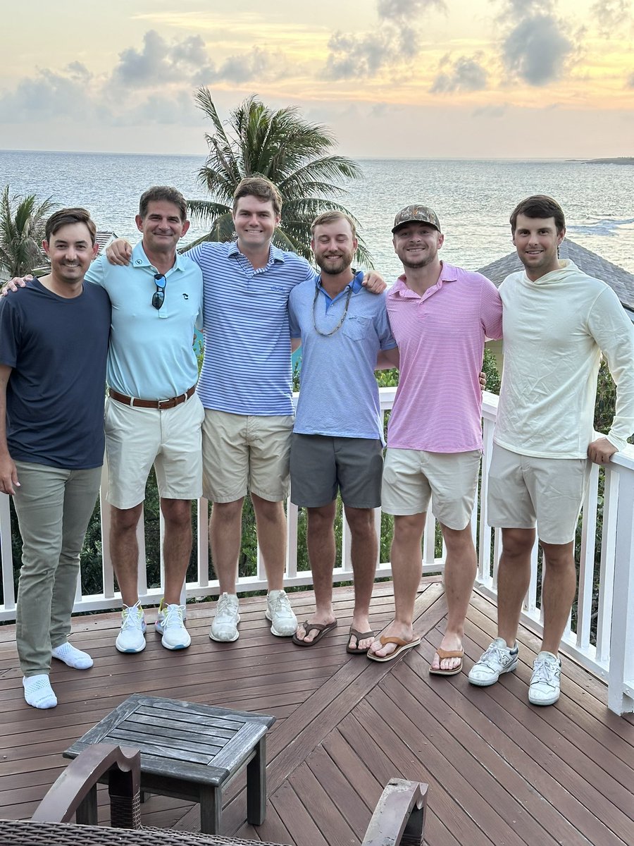 It’s a privilege to coach these fine young men. Wishing them the best as they tee it up in the Bahamas this week. 🇧🇸 
#JupiterHillsPerformance