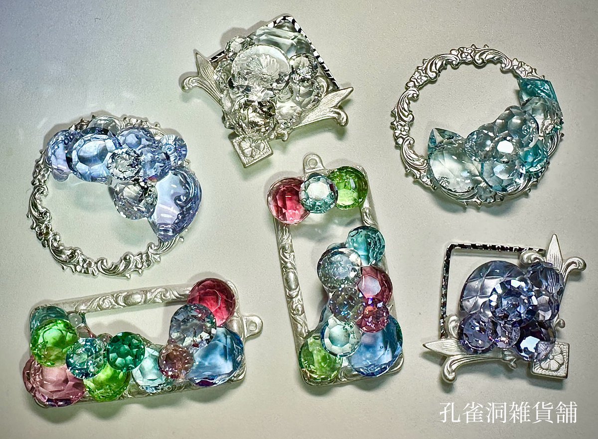 pfau_x's tweet photo. ✨1月20日〜28日✨
🕊️新宿LUMINE2・2F🕊️
🦜roomsSHOP期間限定販売🦜

開店から14時30分までは事前予約がお済みの方のみ
14時30分以降はどなたでもお買い物頂けます。
今回は
装身具72点天氣管(ストームグラス)31点、合計103点納品しました。
お��みのものを見つけて頂けたら幸いです✨ https://t.co/4BKs808Car