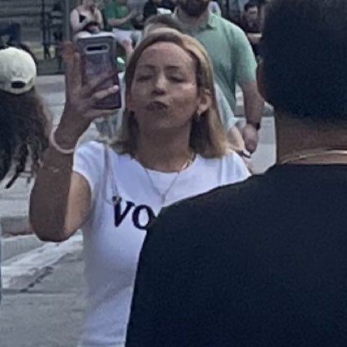 Feliz noche para todos

Pero en especial para ella 👊👇
Me representa 100%
Fue educada, no acoso a ningún menor y se nota en el vídeo
Nada que comparar con el acoso que ha sido nuestro Polo Polo

Señora que no conozco este tranquila ud fue una patriota 🔁♥