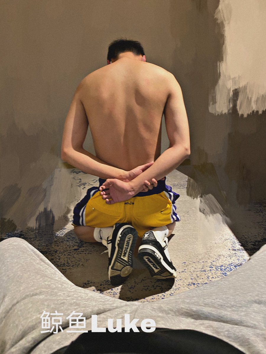 jingyuxuezhang's tweet photo. 鲸鱼学长vs鲸鱼Luke
两鲸相遇，输了当马 https://t.co/FRUypW1ofd