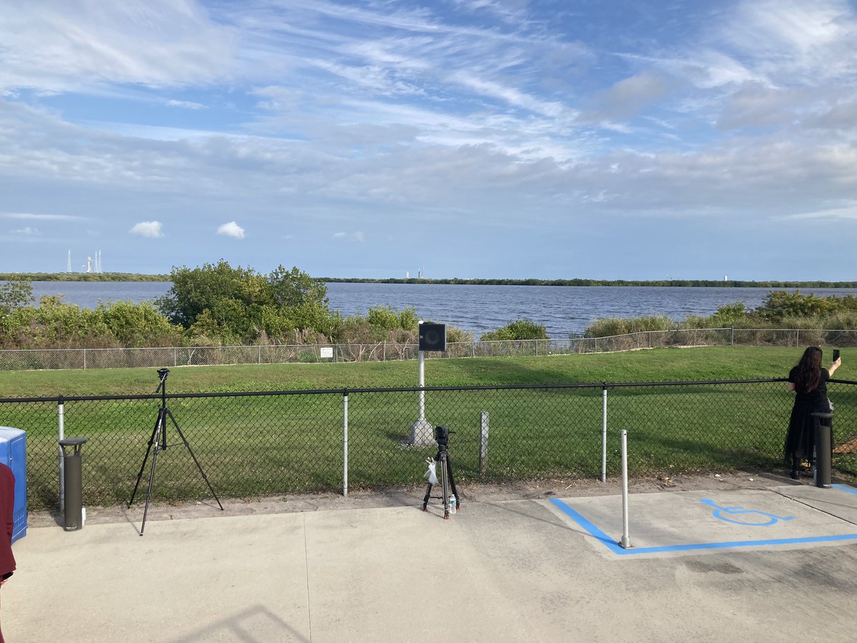 einarper's tweet photo. Återhämtar mig efter en fantastisk kväll på @NASAKennedy, med bl.a. @matsperspektiv  och @umutayildiz . På tiden vi tog oss hem tog @astro_marcus sig två varv runt jorden… #chalmers #Ax3 https://t.co/fUlb9JkyoK