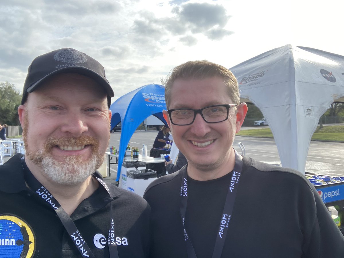 einarper's tweet photo. Återhämtar mig efter en fantastisk kväll på @NASAKennedy, med bl.a. @matsperspektiv  och @umutayildiz . På tiden vi tog oss hem tog @astro_marcus sig två varv runt jorden… #chalmers #Ax3 https://t.co/fUlb9JkyoK