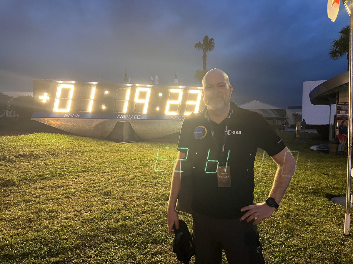 einarper's tweet photo. Återhämtar mig efter en fantastisk kväll på @NASAKennedy, med bl.a. @matsperspektiv  och @umutayildiz . På tiden vi tog oss hem tog @astro_marcus sig två varv runt jorden… #chalmers #Ax3 https://t.co/fUlb9JkyoK