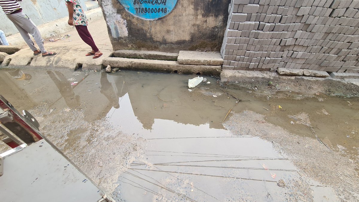 SwaggenBerg's tweet photo. Without Heavy rain turned (Mata Matha Gali, A. N. Guha Lane) into a waterlogged mess!. Navigating through mini lakes.  Authorities, can we address this drainage issue. This is an outstanding issue not being addressed and living here is nightmare @SMC_Sambalpur https://t.co/UVEr9DUVgL