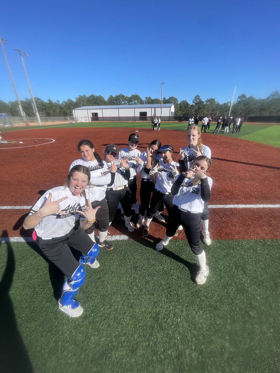 DensmanKT_22's tweet photo. Great weekend in Orange Beach with @kbcarson17, @CoachHodo and many more awesome coaches!  Thank you!! I had a great time working with all ages and seeing lots of new faces! Great way to start the season back! https://t.co/FWdGMMIzgQ