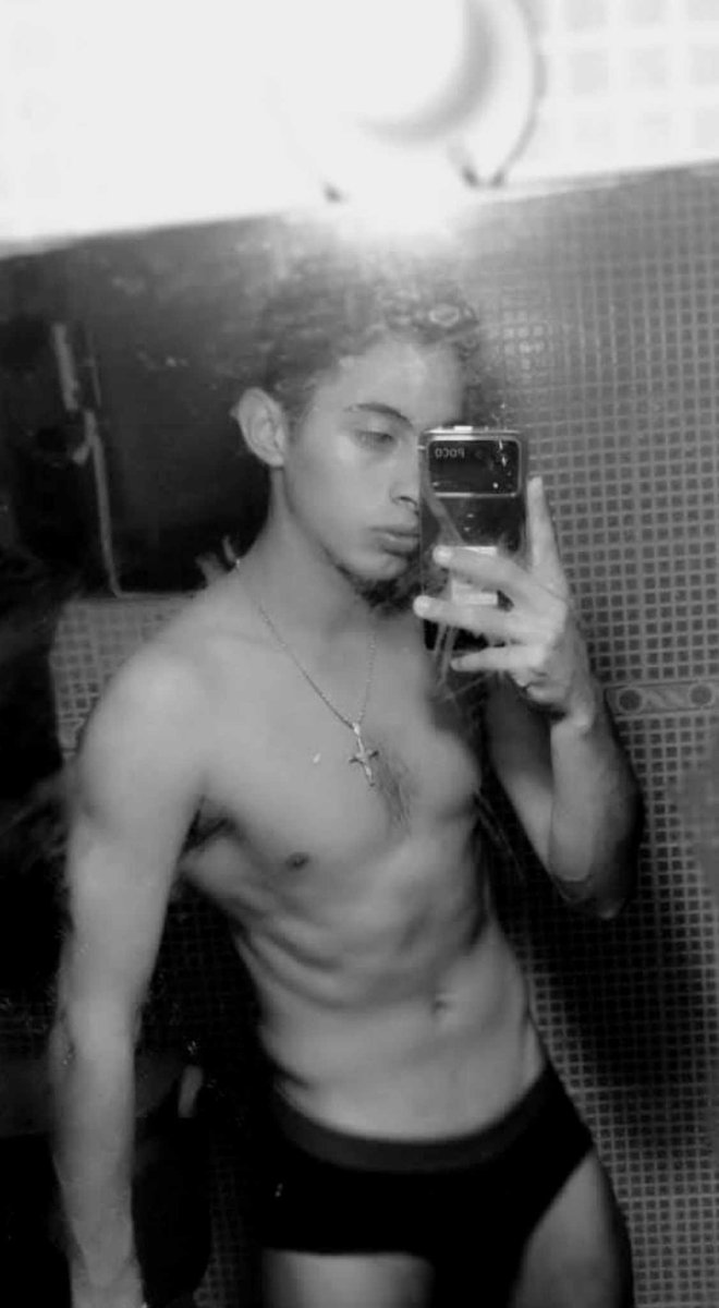Manusan71099827's tweet photo. Mas de Antonio hetero de 21 años bien rico el vato https://t.co/bKy0MDrrFF