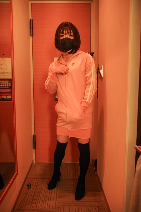 パーカーを脱ぐと&hellip;  Photo: @hidagyu_echichi https://t.co/nZrg1itE3Q<a class="tags" target="_blank" title="On Twitter" href="/?out=eyJ0eXAiOiJKV1QiLCJhbGciOiJIUzUxMiJ9.eyJpYXQiOjE3MjY5NDA5MTksImlzcyI6InR3cG9ybnN0YXJzLmNvbSIsIm5iZiI6MTcyNjk0MDkxOSwiZXhwIjoxNzU4NDc2OTE5LCJyZWRpcmVjdF91cmwiOiJodHRwczovL3R3aXR0ZXIuY29tL2hpZGFneXVfZWNoaWNoaSJ9.JZ34n3qkMhVpoacktlSSIsqczWQCGWisaBFEkQsTiSrAyj2BYKL5z5k2Rf9RR2eCtBtouoyvy_8vLm1G-9h39A">@hidagyu_echichi</a><a href="/tag/%E7%8C%AB%E3%81%AE%E6%97%A5"class="tags"><span>#猫の日</span></a>