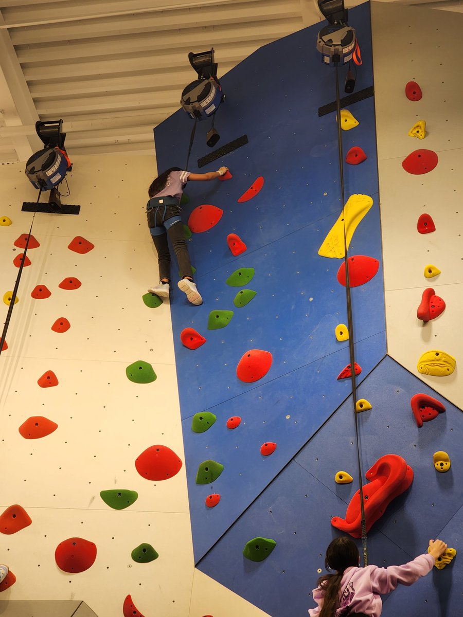 Thank you PTA  for planning a fun evening at Dicks Sporting Goods playing golf and wall climbing.