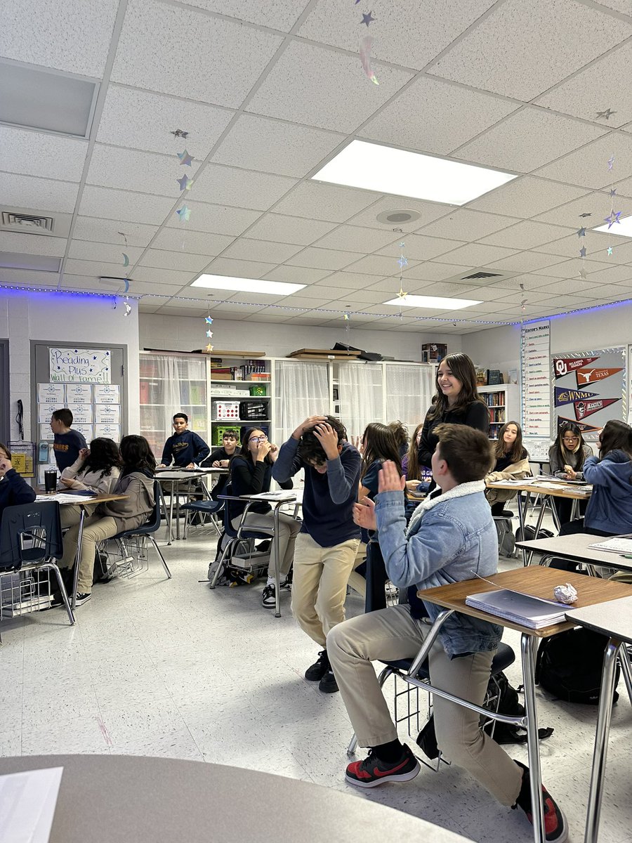 Identifying TextStructure with #GrudgeBall Alliances were formed &amp; friendships were tested, but these SRMSGenerals know how to spot the organizational pattern in a text! <a href="/SRMS_Generals/">Janet Carrillo</a> <a href="/PerezLinda17/">Perez Linda</a> <a href="/PRodriguez_SRMS/">Patricia Rodriguez</a> <a href="/ICastillo_SRMS/">Ileana Castillo</a> #TeamSISD #MissionPossible