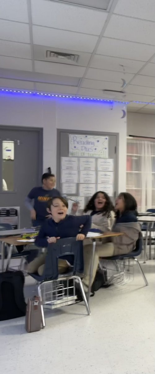 Identifying TextStructure with #GrudgeBall Alliances were formed &amp; friendships were tested, but these SRMSGenerals know how to spot the organizational pattern in a text! <a href="/SRMS_Generals/">Janet Carrillo</a> <a href="/PerezLinda17/">Perez Linda</a> <a href="/PRodriguez_SRMS/">Patricia Rodriguez</a> <a href="/ICastillo_SRMS/">Ileana Castillo</a> #TeamSISD #MissionPossible