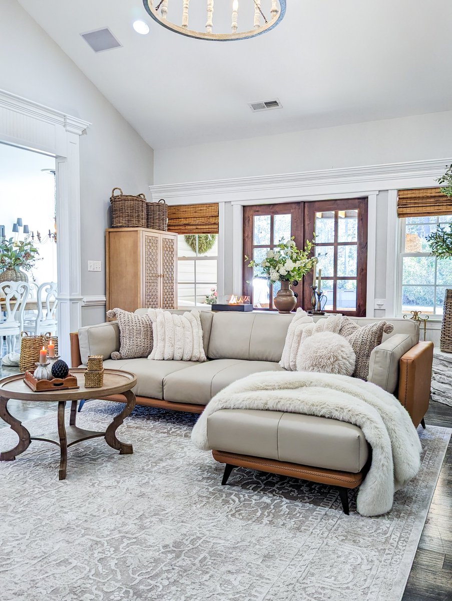 25homefurniture's tweet image. Timeless Elegance, Every Piece Tells a Story. Craft your home narrative with furniture that whispers elegance in every detail. ✨💖
🔗25home.com

#SofaInspiration #LivingRoomDesign #HomeStyle #FurnitureGoals #InteriorDecor #CozyLiving #HomeSweetHome #ModernHome