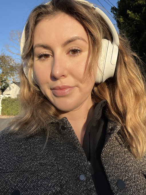 Sorry I haven&rsquo;t posted pics, still hot btw 😘😊 https://t.co/95qVtT0kUT