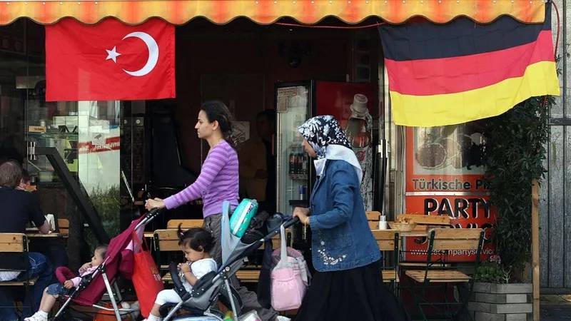 🔥 Almanya'da çifte vatandaşlık için nihai oylama bugün yapılıyor: Yasayla beş yıldan daha erken bir sürede vatandaşlığa geçiş de mümkün olacak