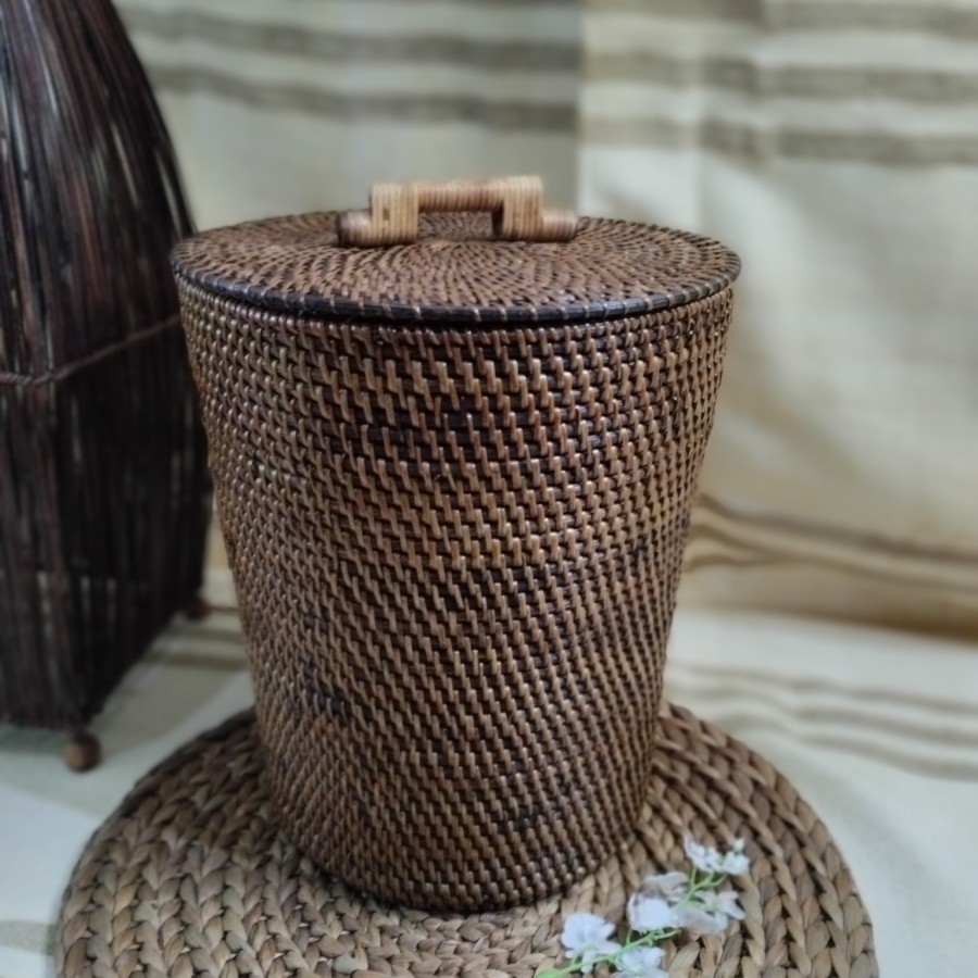 Kerajinan_bali's tweet image. Tempat Sampah Rotan Lombok

Harga: Rp250.000

Kamu bisa pesan di sini
tokopedia.com/kerajinanbali/…
shopee.co.id/Tempat-Sampah-…

More info
CP 081805322195
kerajinan-bali.com

#rotan #tempatsampah #tempatsampahrotan #trashbin #kerajinan #kerajinanbali