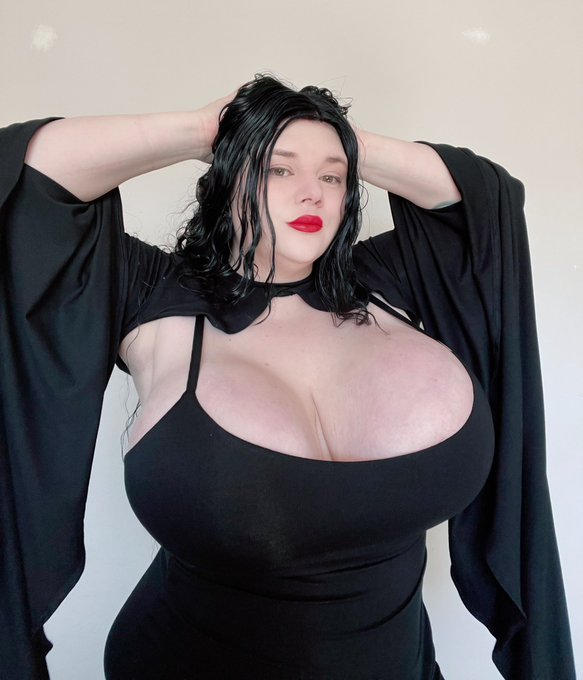 🦇🖤 https://t.co/nGyIn4CSnc