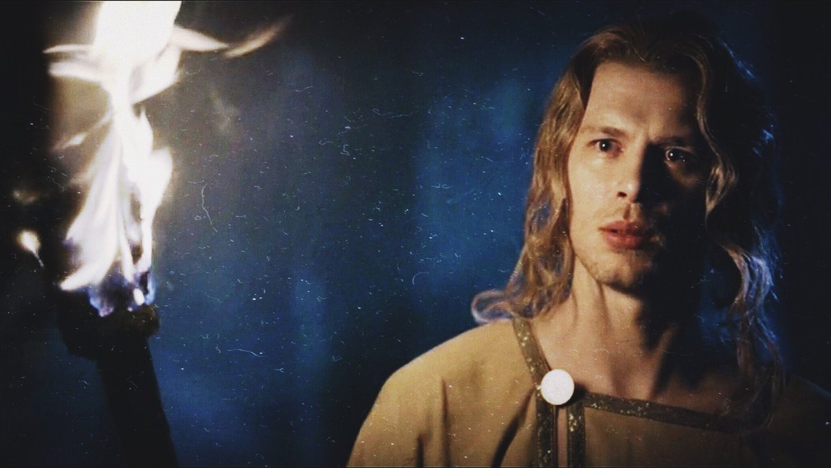 ofthemoonlight_'s tweet image. 