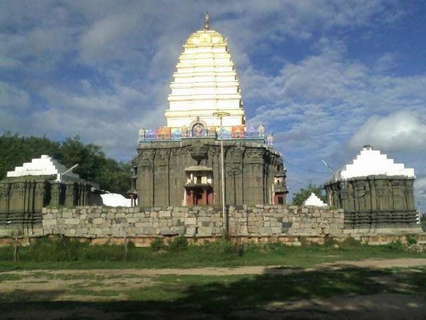 TeluguJambuDwip's tweet photo. 85km frm Hyd is 
Gangapuram/Keshavapuram-heritage on par with Alampur,Vemulawada,Kolanupaka. A HariharaKshetra where specialPujas were performed to KalyaniEmporers! Its arch. inspired Panugal,Kolanupaka&amp;Ramappa.Just 2km frm 6-7thcent.CE bricktemple Gollathagudi!Lots of TeluguLit. https://t.co/2mFuECccww