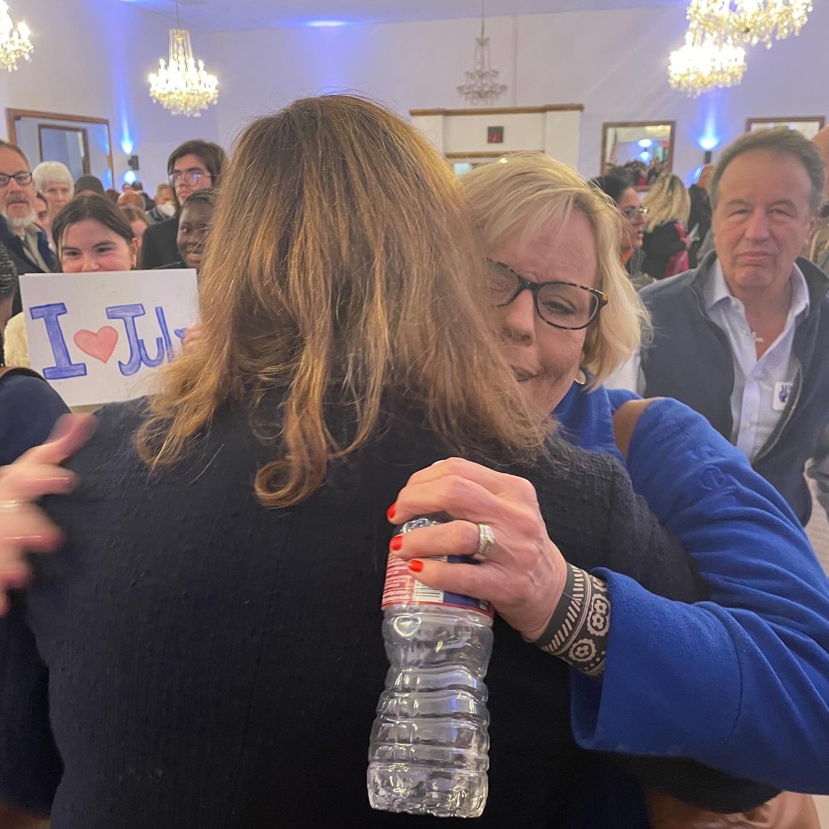 juliejohnsonTX's tweet photo. Tonight’s debate was proof of what our campaign has been saying all along — experience matters. I’m the only Democrat in this race with a record of defeating MAGA Republicans at the ballot box & passing meaningful legislation through a Republican-led legislature with a Republican governor to sign my bills into law. I know how to get things done. 

I’ll be ready to hold this seat, help Democrats up and down the ballot, & hit the ground running in Congress. 

Thank you to hosts @richardsonareadems & @utddems & our moderator @gromerjeffers for giving me the opportunity to speak directly to voters about the issues that are driving this election & my experience fighting for our shared values.

#ImWithJulie #TX32