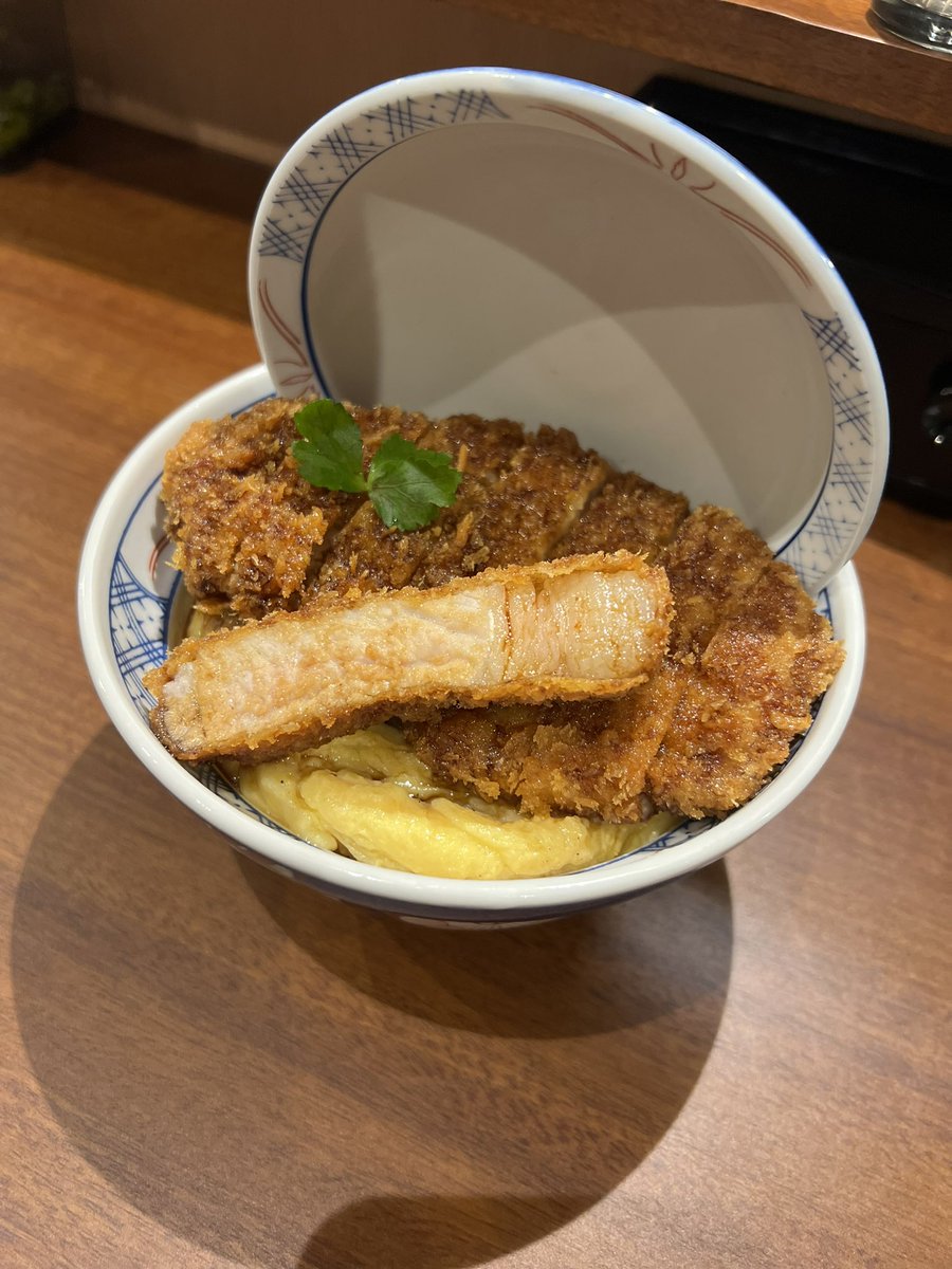 オープン初日以来久しぶりのサウナ東京　
やっぱり気持ちいい🧖　サ飯はまたもや飯テロ　閉じないカツ丼🤤　優勝🏆