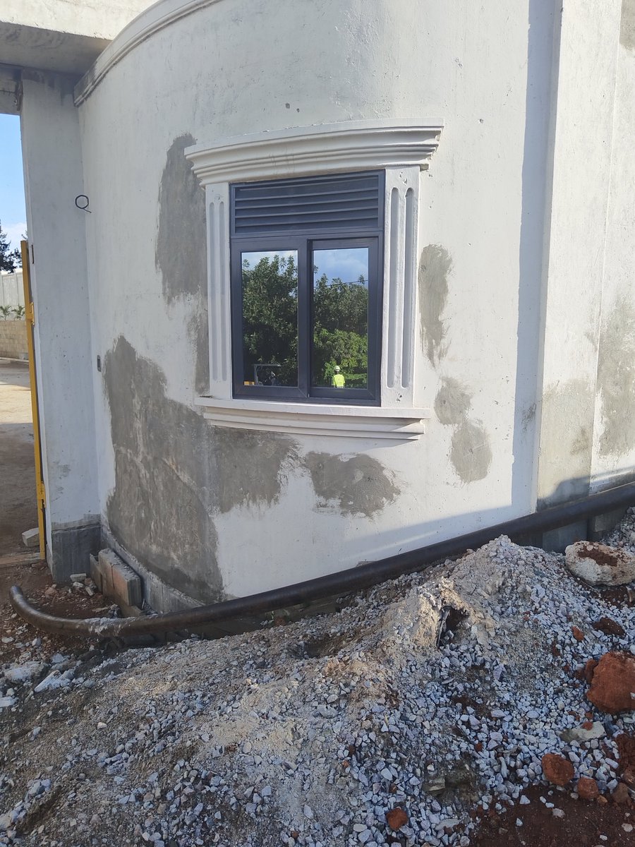 glass_ky's tweet photo. @wekesa_amos @Ugandalodgesltd Aluminium doors and windows 
Whatsapp+256 758152393 https://t.co/Ugkftqdhnu