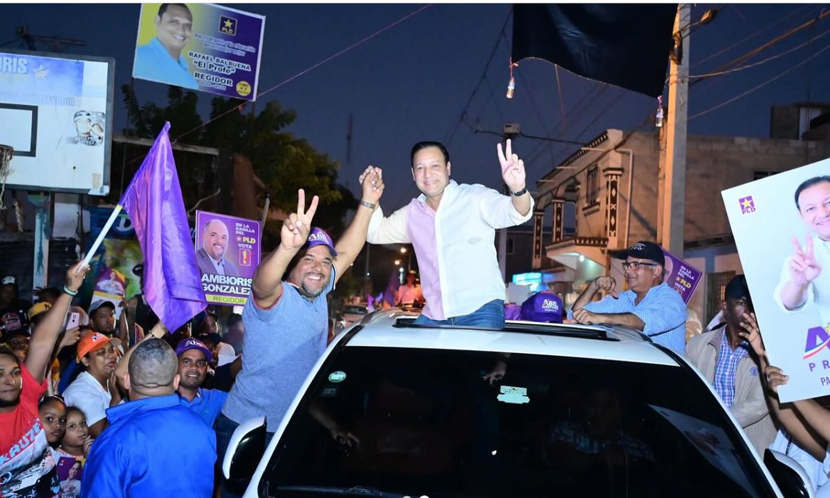Gonzalo2028RD's tweet photo. #AbelPresidente recorre cada rincón de la circunscripción 2 en la ciudad corazón. Su compromiso es trabajar las 24 horas del día, los 7 días de la semana, para asegurar el triunfo del PLD.
#SEAbel
#SantiagoEsAbel https://t.co/J2fwAX4ObL