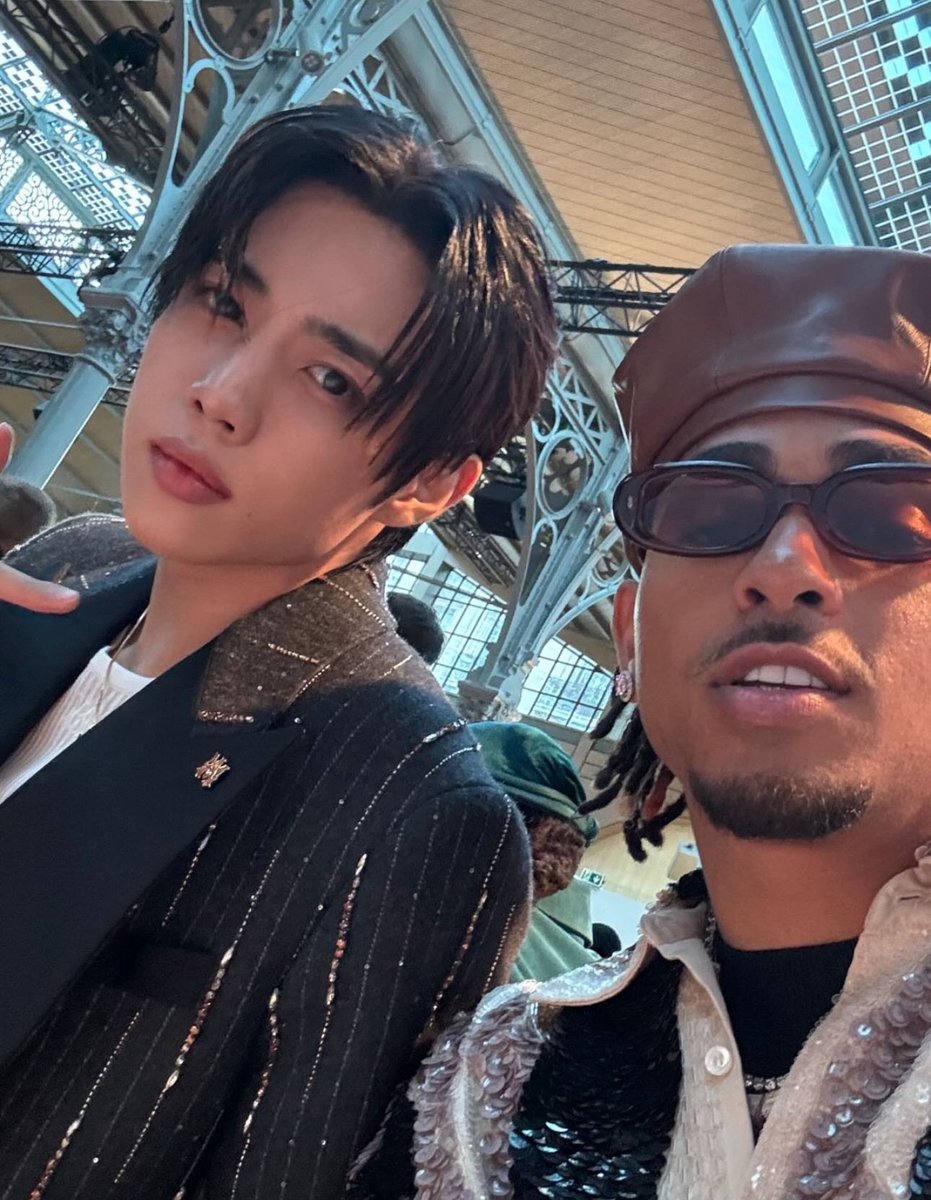 FEVERW0N's tweet photo. SUNWOO AND OZUNAAAAA NEVER WOULD OF THOUGHTTTT #SUNWOO #ozuna #THEBOYZ https://t.co/dNe711YqRB