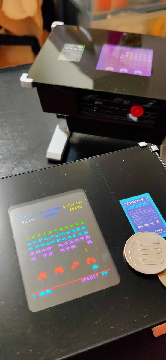 _moshix2's tweet image. #スペースインベーダー 45周年記念商品
テーブル筐体型貯金箱👾👾👾
15年前…30周年記念のと比べると技術の進歩を感じるなぁ…👀
#SPACEINVADERS 👾👾👾