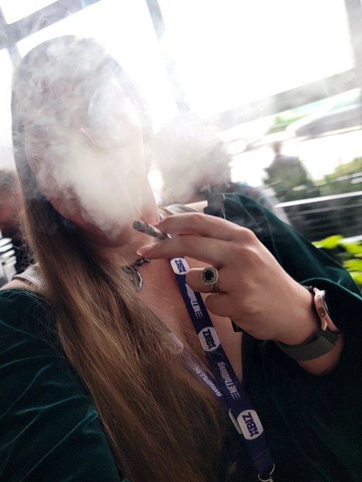 Big puff 💨 https://t.co/liFnJMn738