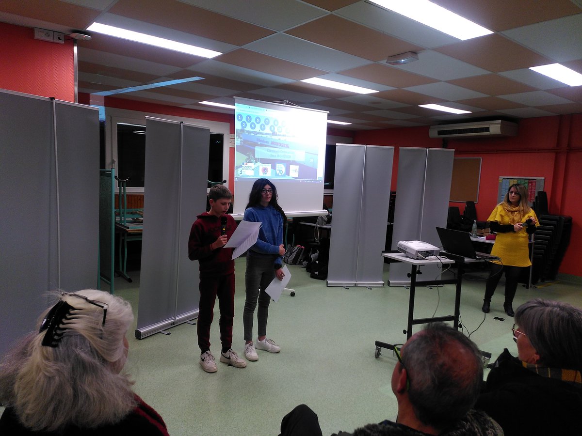 LouisMerle79's tweet photo. Soirée de restitution de #classeenentreprise : après 6 mois de travail les 4e de Louis Merle accueillent, les parrains de @MonosemOfficiel pour le bilan de l'immersion. #parcoursavenir 🙏à @acpoitiers, @Medef79 et @Vald79   cc @DSDEN79 @DeuxSevres  @ParthenayGatine https://t.co/MMA2reegHt