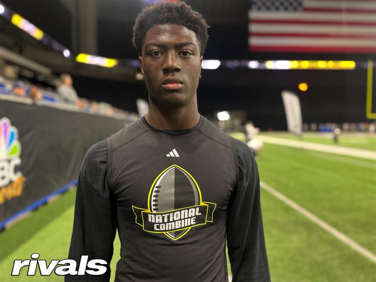 Mobile (Ala.) LB Shadarius Toddle is preparing to be a major player in the state of Alabama. 

Toddle had a strong performance at the All-American combine &amp; is starting to reap the rewards. 

South Carolina offered the rangy defender earlier today to go w/ his other 6+ offers.