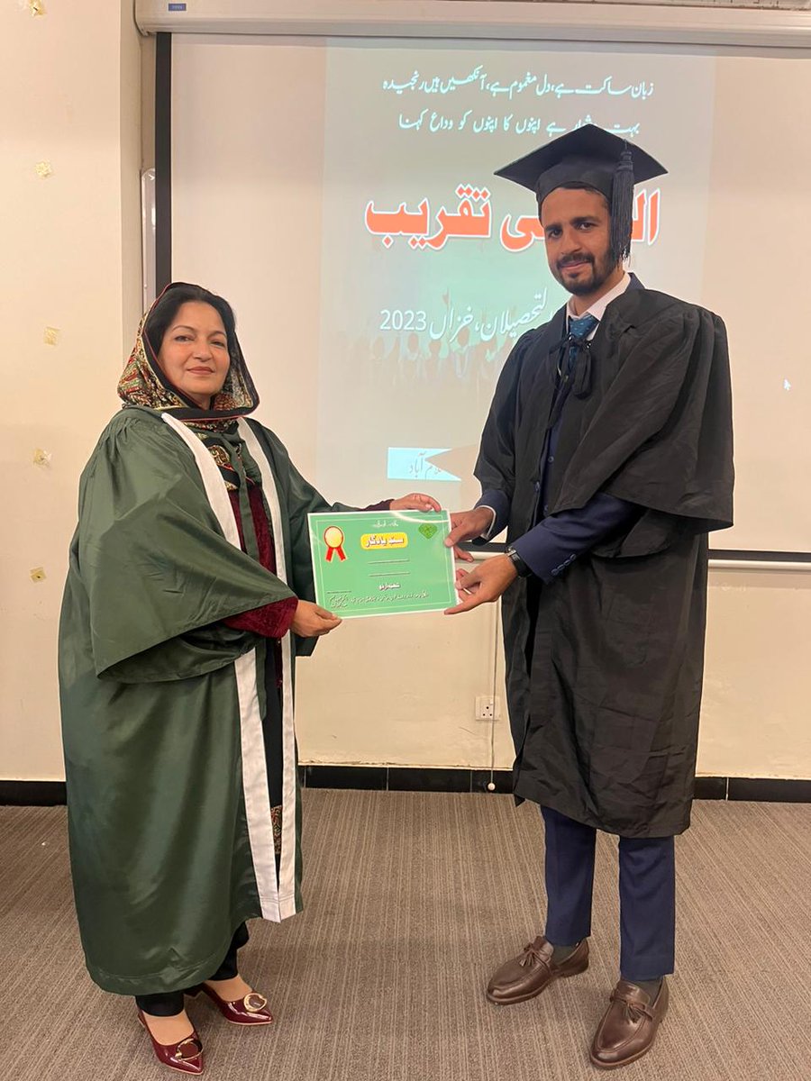 الحمدللہ گریجویٹ۔ 
AlhamdulillAh graduated 🎓.
#ImranKhan 
#university