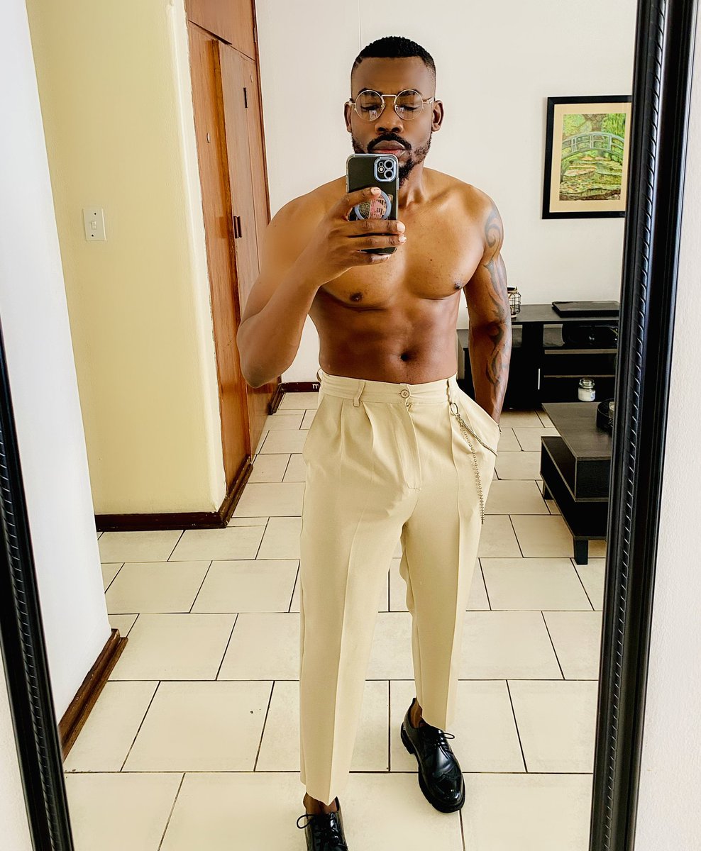 MgSchookums's tweet photo. Feeling myself and ready to conquer the day! 💪✨ https://t.co/q0mZvNnrsK