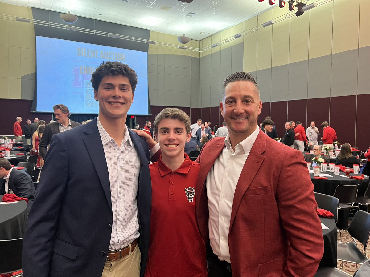 cpd54's tweet photo. Great night at the @NCStateBaseball Celebration sitting with Dee Giles from the ‘21 World Series team and two fellow Cranford peeps - team alum   @Rob_Chamra and current team member Shane Van Dam. Even got to meet Dan Plesac! #Pack9 #Cranford https://t.co/WxOrwBsHjk