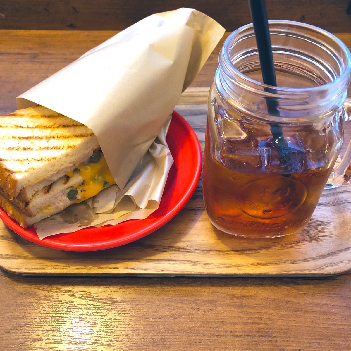 eriq777q's tweet photo. ツナチェダーサンド🥪
ポカポカ陽気で���いてると暑いのでアイスティーで😋💕
#dropcoffee https://t.co/rmhClY7sL0