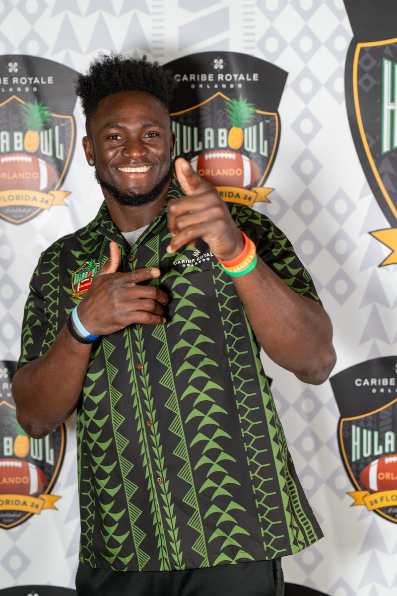 Hula_Bowl's tweet photo. Huge shoutout to @HiloHattie for these shirts that our players wore at the Hall of Fame Dinner. Player headshots coming soon! https://t.co/7rgkxtn9yN