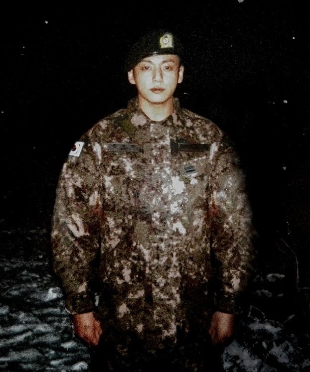 jungkook_choo's tweet photo. 아니 무슨 어느날 발견한 낡은 일기장에서 나온 첫사랑 사진같이,, 영화 스틸컷이야 뭐야 https://t.co/1HmxAwp6wU